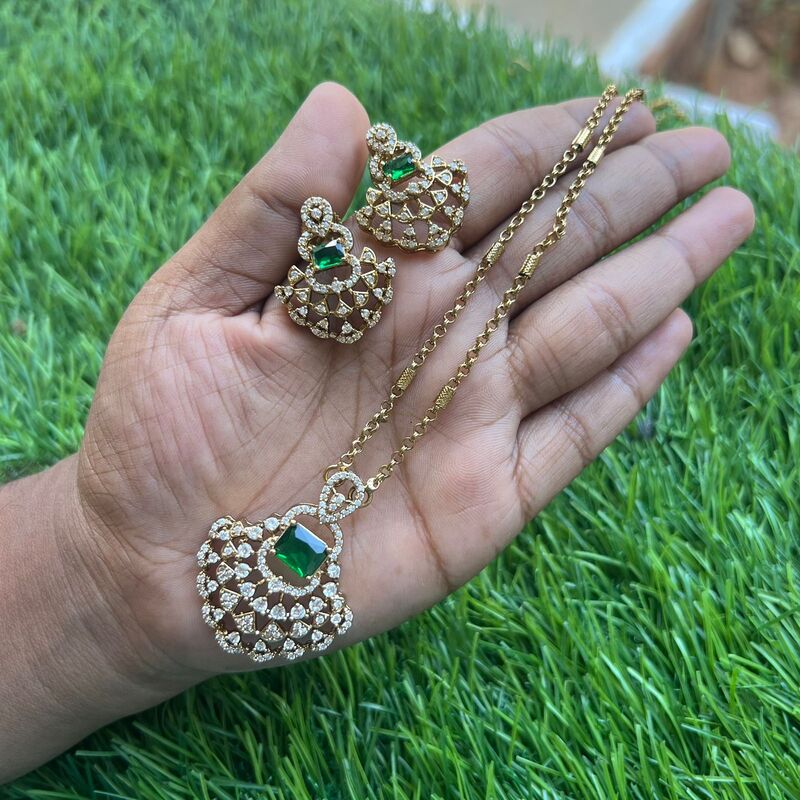 Floral Creeper Neckchain Floral Creeper Neckchain