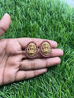 Traditional peacock Pearl Stud Traditional peacock Pearl Stud