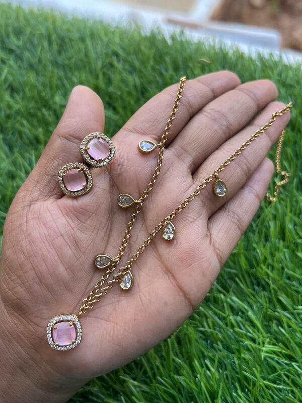 Unique design Rose gold finished neckpiece - Oval design