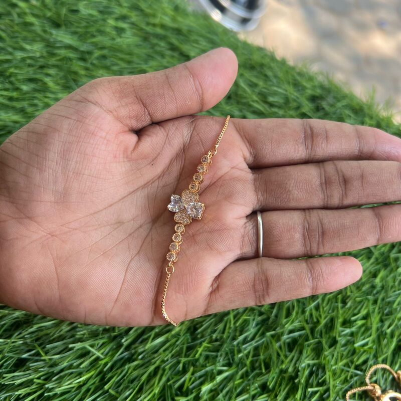 rose gold chain braclet - AD flower with triangle design rose gold chain braclet - AD flower with triangle design