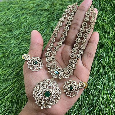 Ball stone design neckpiece Ball stone design neckpiece