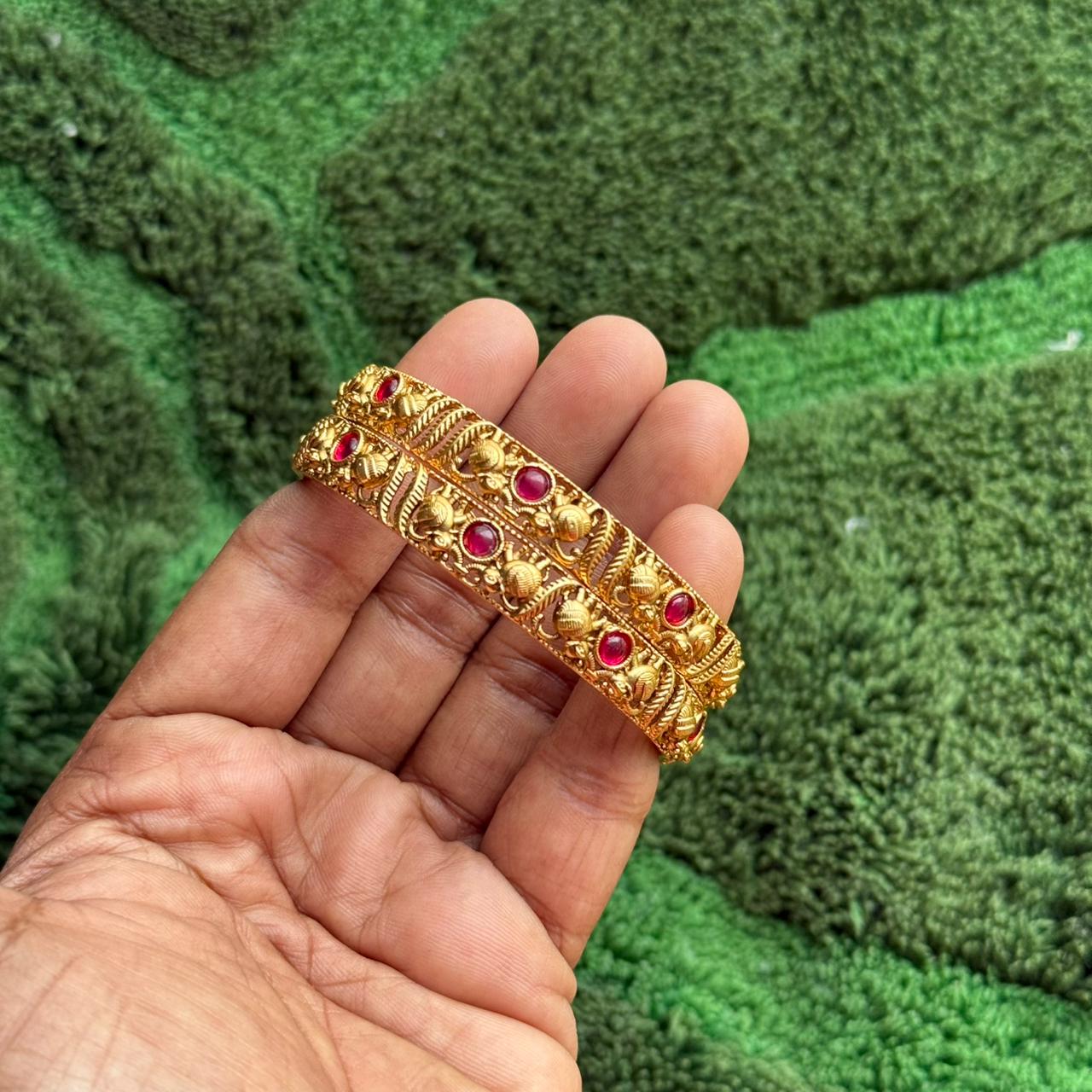 Mogapu Antic Rubi  Stone Bangles