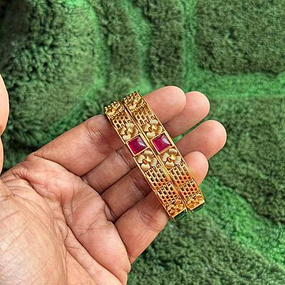Rubi And Emerald Green Bangles