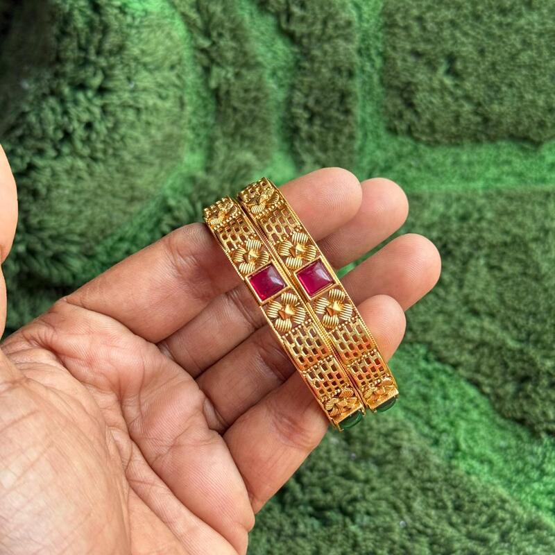 Rubi And Emerald Green Bangles Rubi And Emerald Green Bangles
