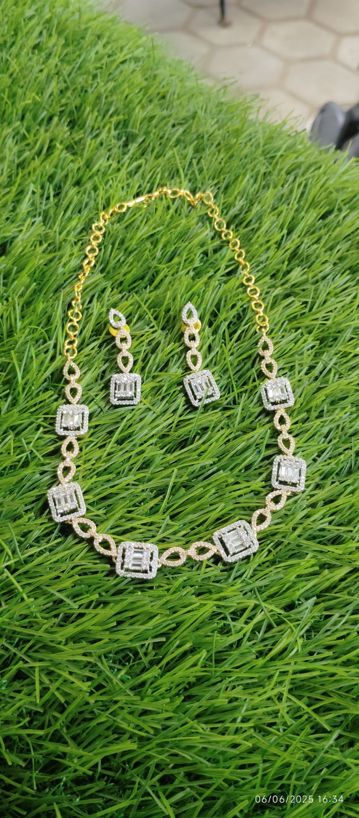 Floral design gold finish necklace