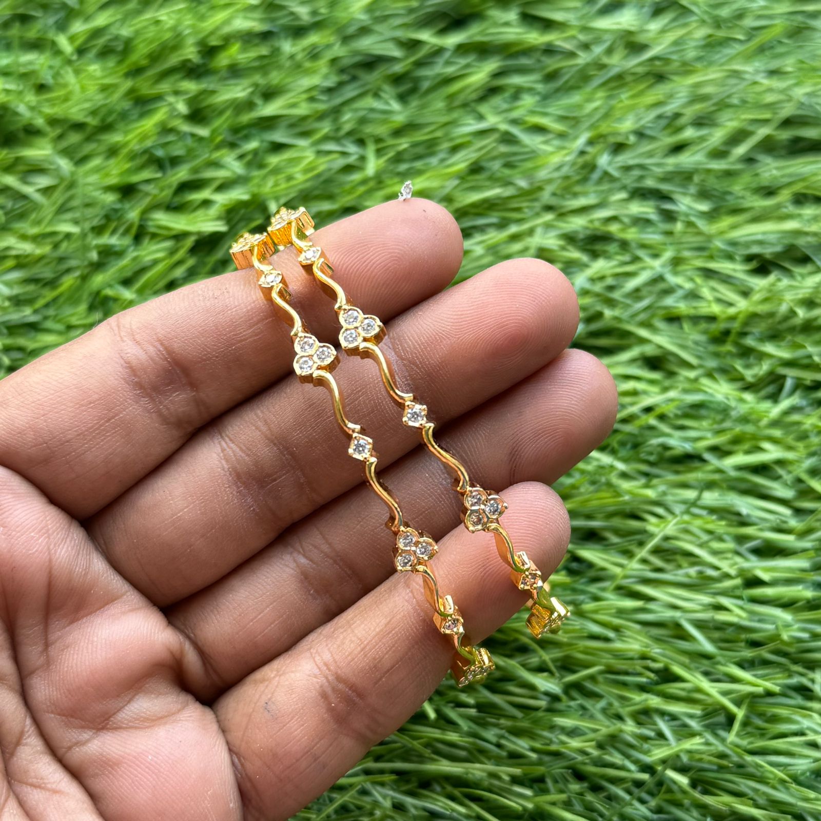 Pretty leaf design regular use bangle
