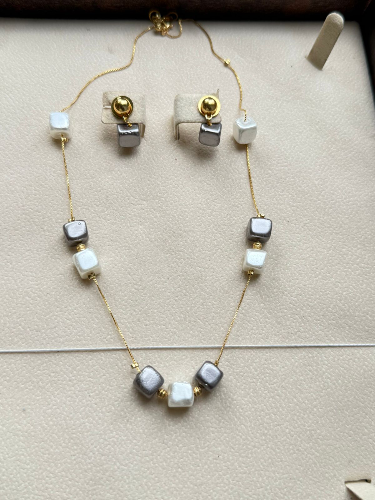 Simple Square Pearl Chains Simple Square Pearl Chains