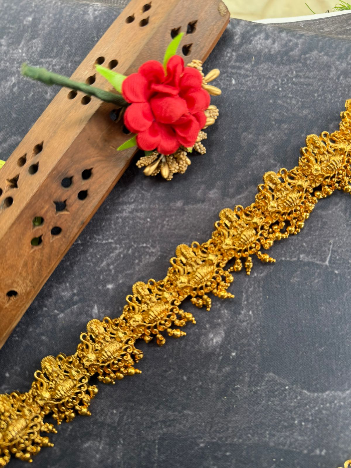 Temple designed gold finish Hip belt for Adults
