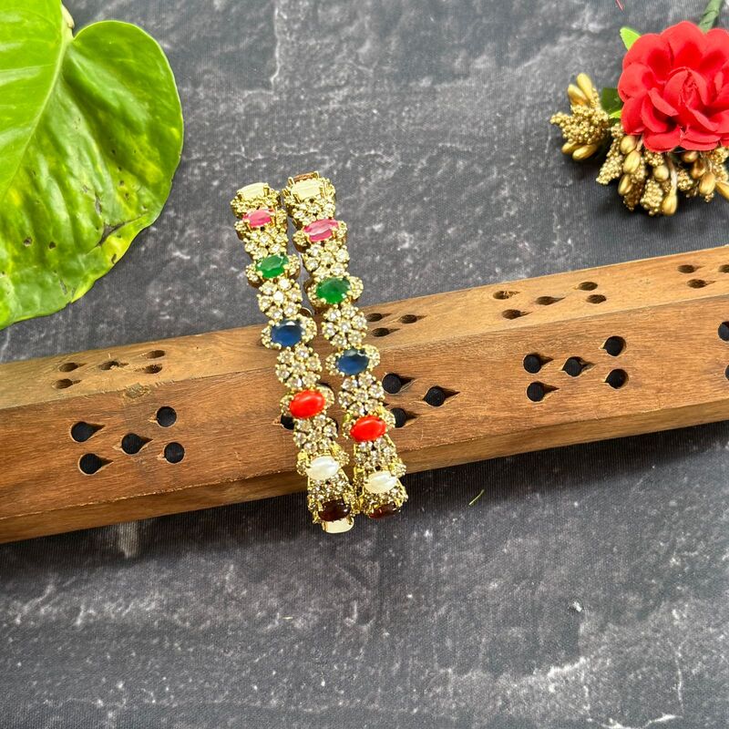 silver based lakshmi design hipblet