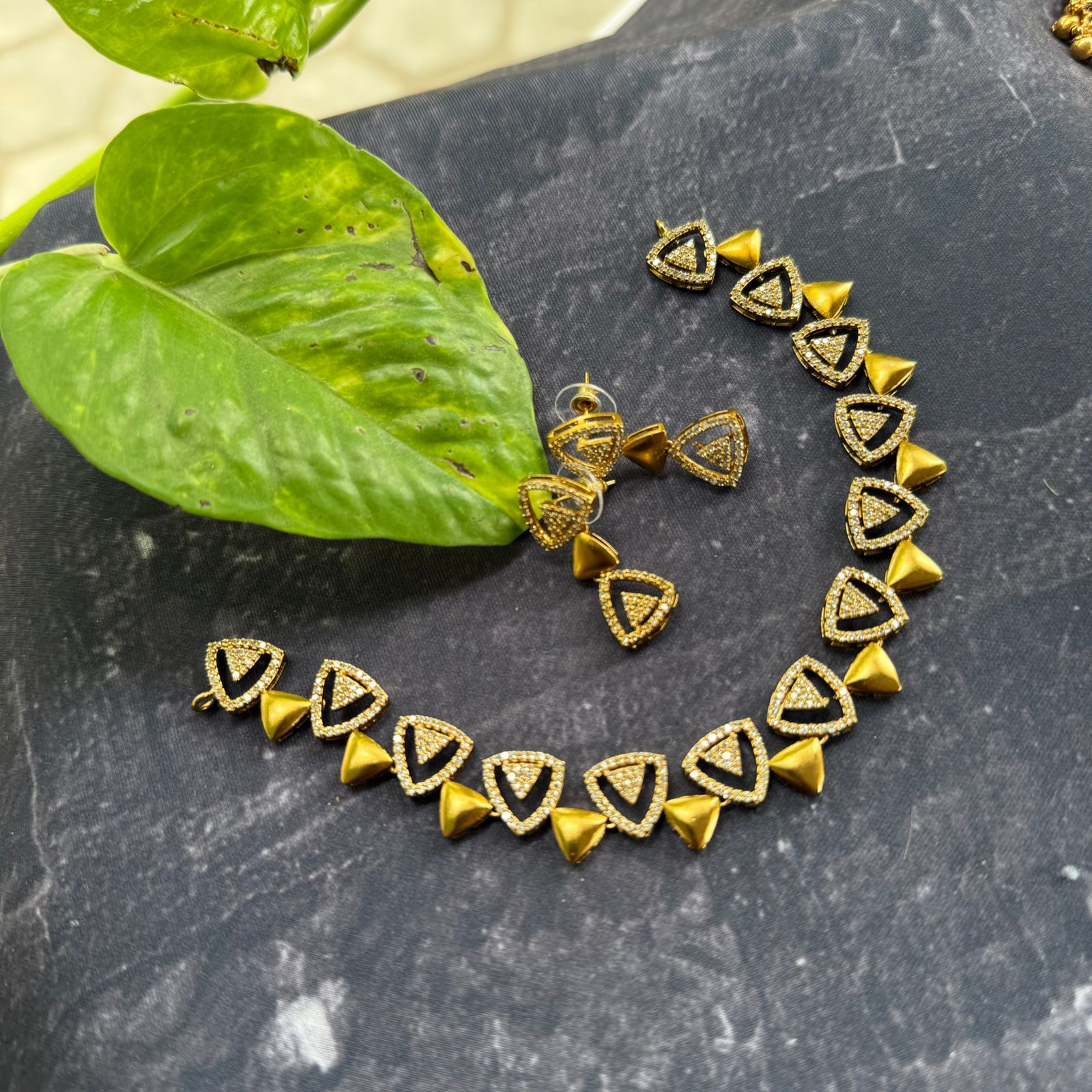 AD Stone Pearl Neckpiece