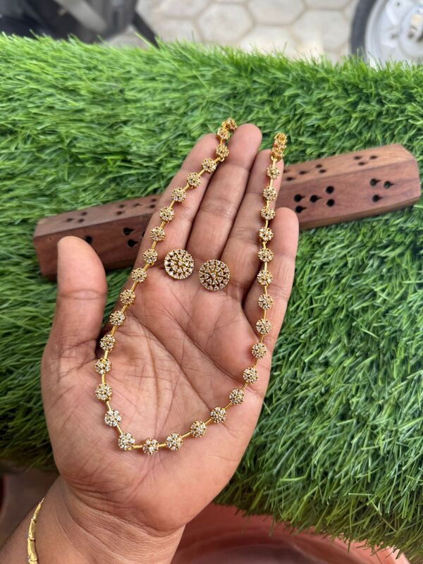 full white stone with white pearl design hipblet