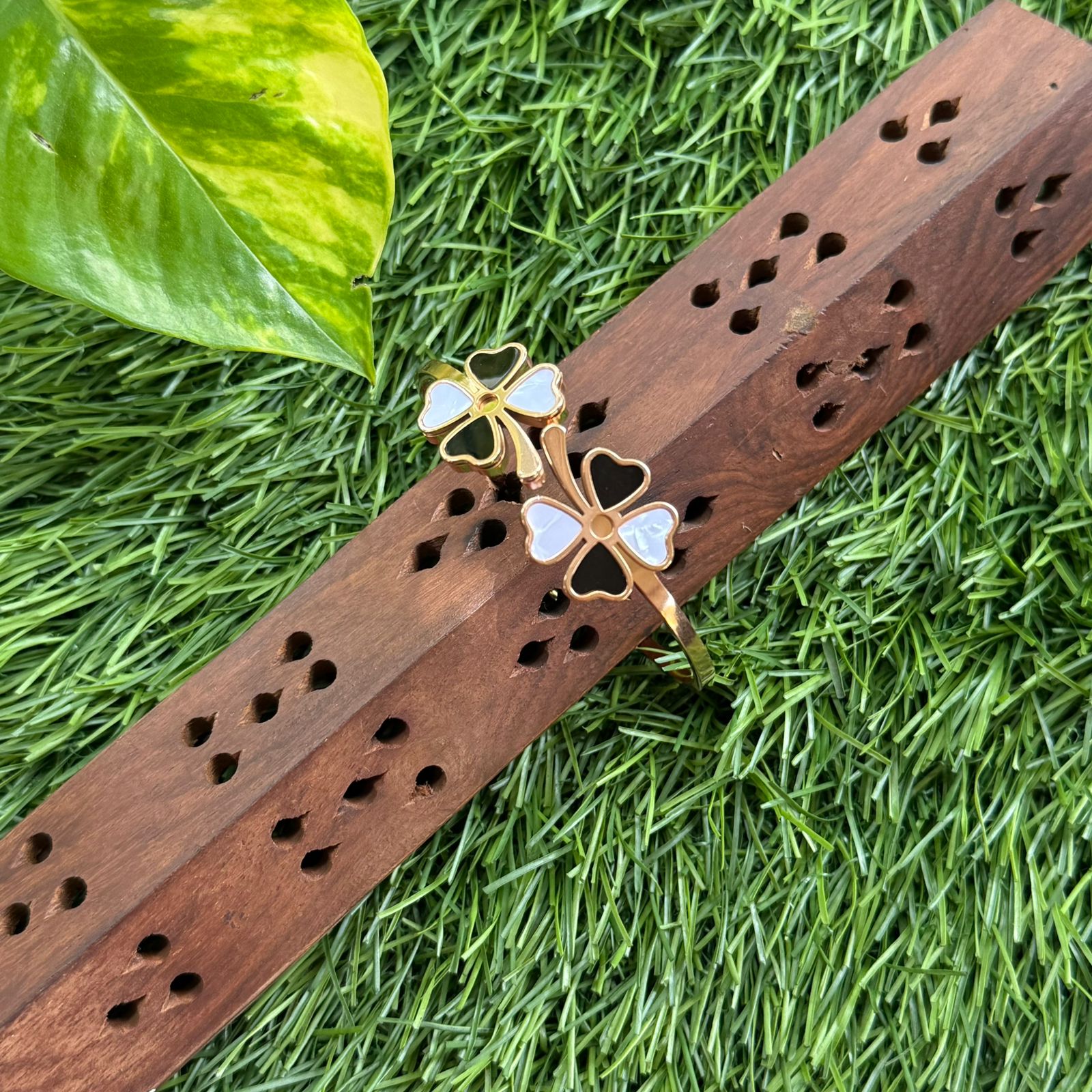 Simple flower Bracelets