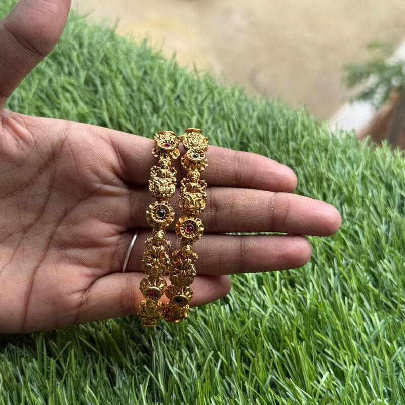 white stone peacock with gold based antic hipblet