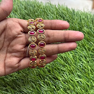 brown color stone with flower design hipblet
