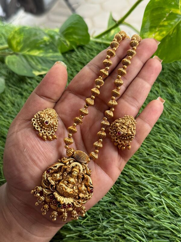 Simple leaf design haram