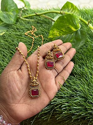 Lion design with victorian pendant set chain