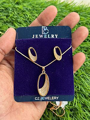 Unique white rose gold chain