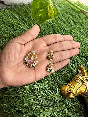 Square shape green stone neck piece