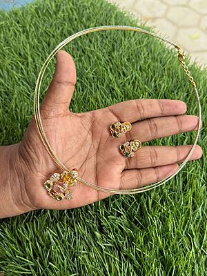 Sharp mullai design neck piece