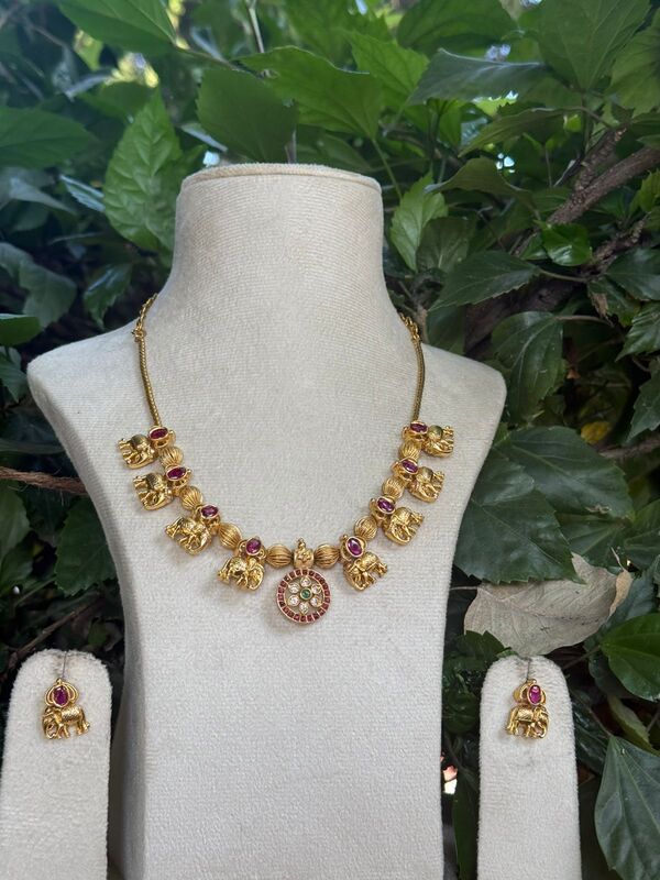 Antique Simple Pearl design Choker Neckpiece