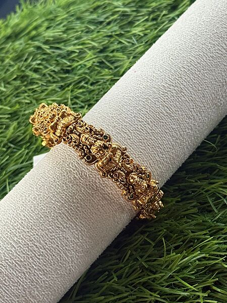 KADA Lakshmi stone bangles